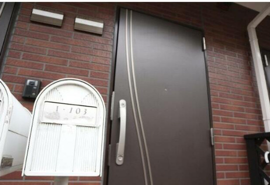 杉並区堀ノ内２丁目のアパートのエントランス