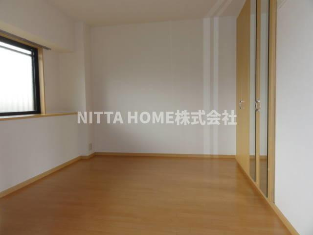 豊岡市高屋の賃貸マンションの居間・リビング|７．２帖の洋室です(*^_^*)