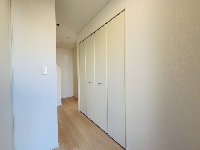 高知市前里2号棟の玄関|玄関入ってすぐの箇所にも収納があります◎