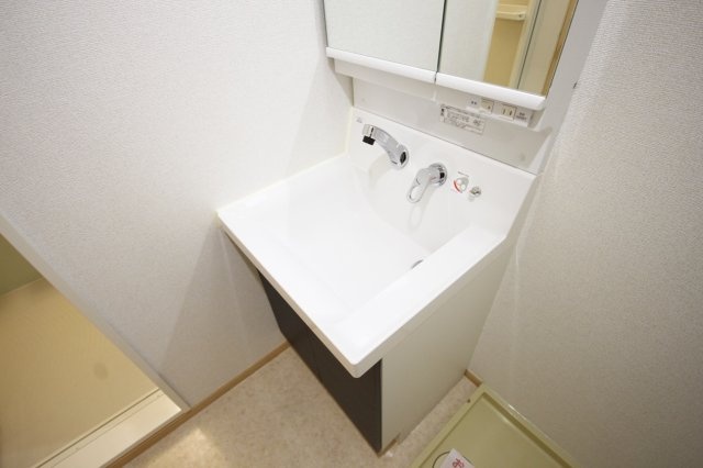 ガーデンヒル宝塚の独立洗面台|使いやすい洗面所です
