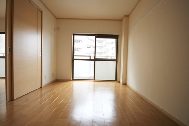 ガーデンヒル宝塚の居間・リビング|使いやすいリビングです