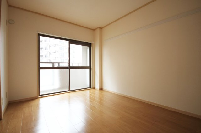 ガーデンヒル宝塚の居間・リビング|ゆったりとした居間です