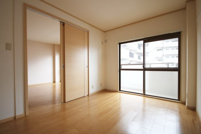 ガーデンヒル宝塚の居間・リビング|おしゃれな居間です