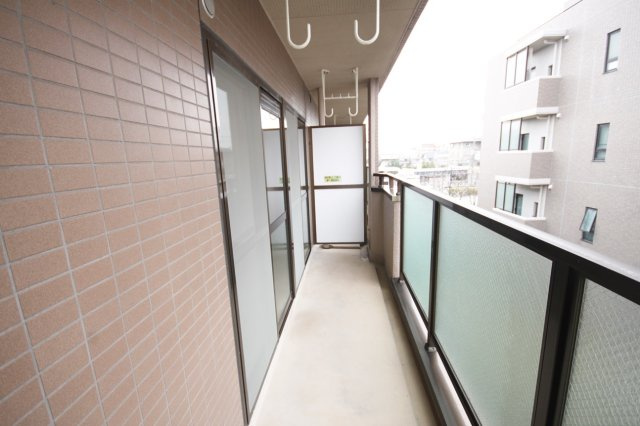 ガーデンヒル宝塚のバルコニー|お洗濯にも便利なバルコニー付き