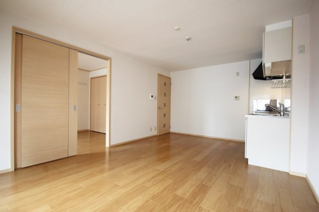 ガーデンヒル宝塚の居間・リビング|ゆったり過ごせる居間です