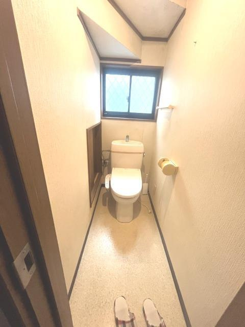 平岡町一色戸建のトイレ