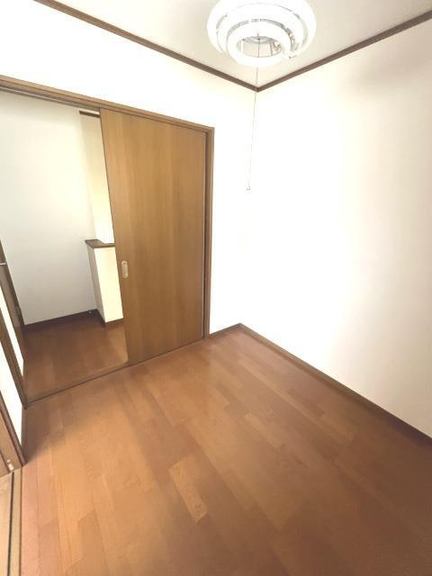平岡町一色戸建の収納