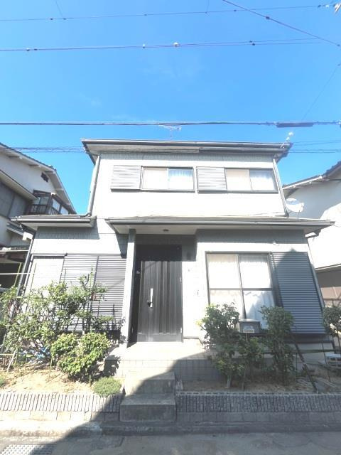 平岡町一色戸建の外観