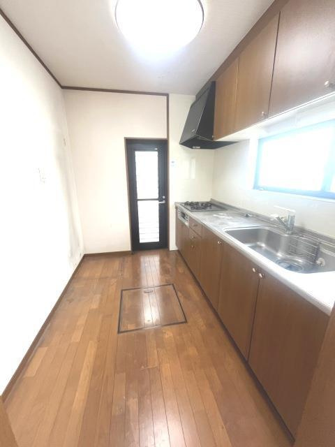 加古川市平岡町一色の一戸建てのキッチン