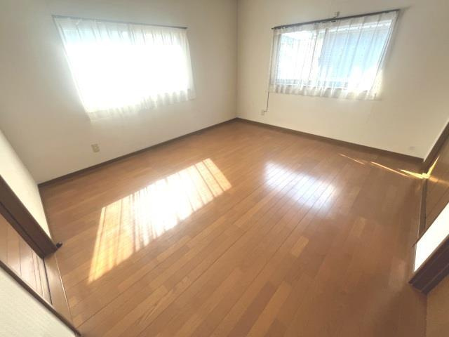 加古川市平岡町一色の一戸建ての寝室