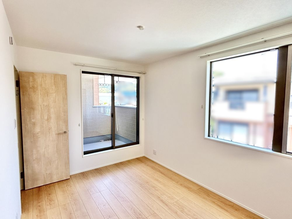 吾川郡いの町枝川 ⑭ 新築戸建ての洋室|インナーバルコニーがあるので突然の雨の安心。※画像はイメージです。