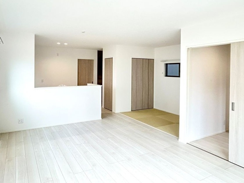 吾川郡いの町枝川 ⑬ 新築戸建ての完成予想図|リビング全体を見渡せる対面キッチン♪家族の笑顔が見える住まいです。※画像はイメージです。