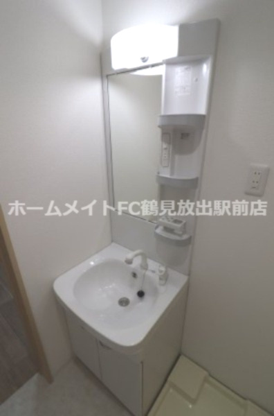 大阪市鶴見区今津中１丁目のアパートの独立洗面台