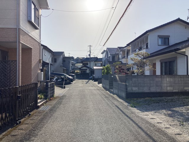瀬戸南町①　新築戸建住宅の前面道路含む現地写真