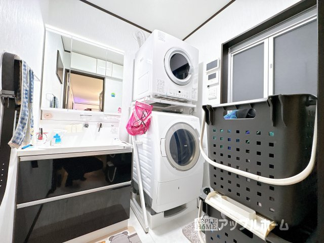 【中古住宅】足利市掘込町 二世帯住宅の独立洗面台