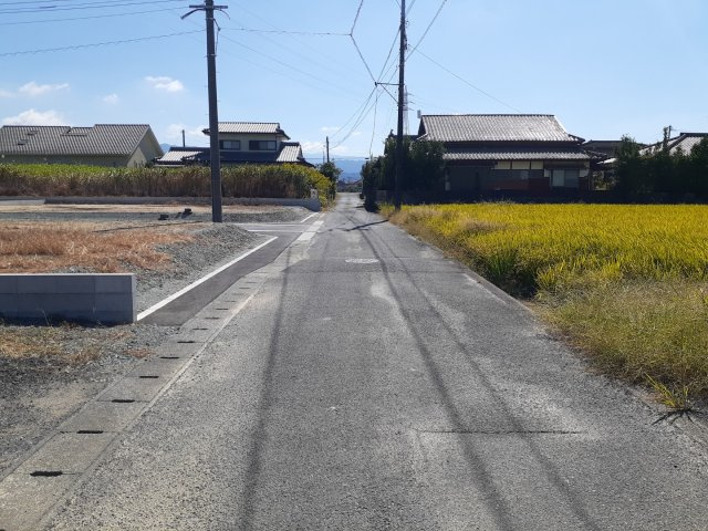 宇城市小川町川尻の売地の前面道路含む現地写真|西側道路