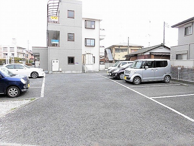 ハイツグラースミアの駐車場