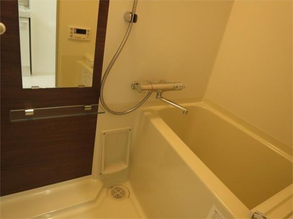 ラフィスタ池袋の浴室