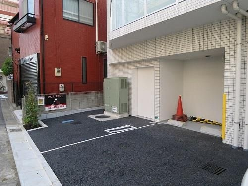 ラフィスタ池袋の駐車場