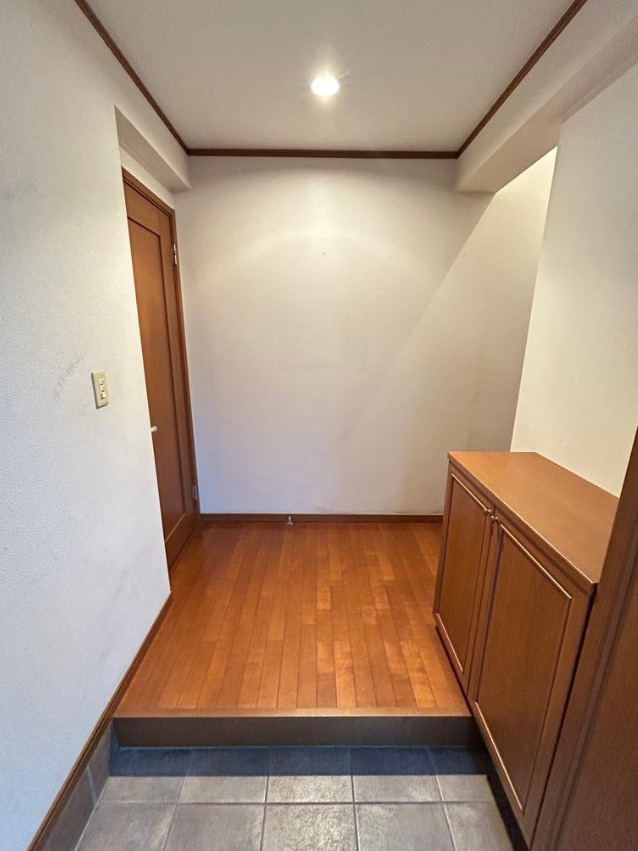 横浜市緑区東本郷４丁目 中古戸建て【仲介手数料無料】カースペース2台の玄関