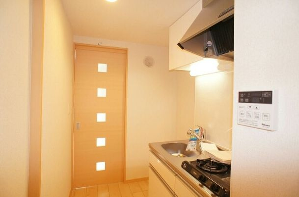 エミナンス川口のキッチン|別号室の参考写真です。