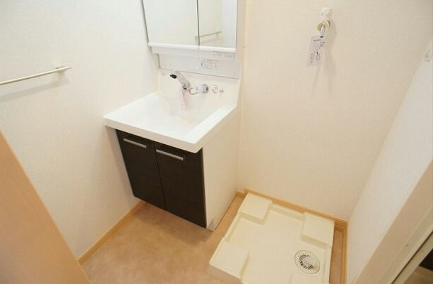 エミナンス川口の独立洗面台|別号室の参考写真です。