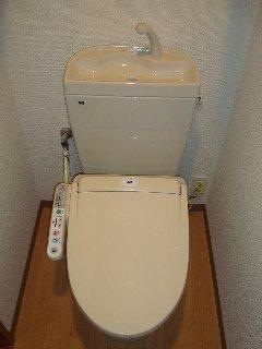 グランウッド雅【10,000円キャッシュバック対象物件】のトイレ|コンパクトで使いやすいトイレです