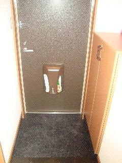 グランウッド雅【10,000円キャッシュバック対象物件】の玄関|シンプルで使いやすい玄関です