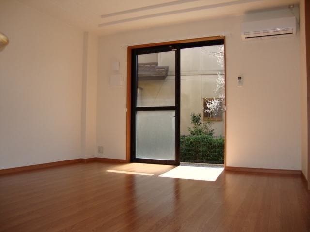 グランウッド雅【10,000円キャッシュバック対象物件】の居間・リビング|使いやすいリビングです