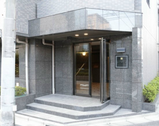 ルーブル中野富士見町弐番館のエントランス