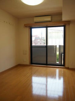 ルーブル中野富士見町弐番館の居間・リビング