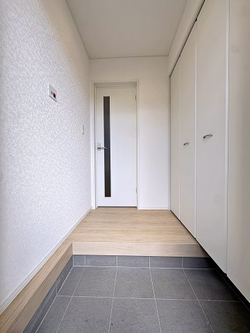 新築戸建・新築建売　郡山市富田町第21　小山田小・第六中の居間・リビング|窓が多いので明るく開放的なLDKです！