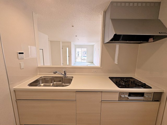 新築戸建・新築建売　郡山市富田町第21　小山田小・第六中の独立洗面台|三面鏡洗面台で朝の身支度もしやすい＆収納力も◎洗面台に物を置かずすっきり清潔に保つことができます！