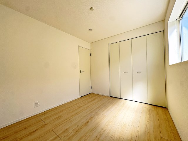 新築戸建・新築建売　郡山市富田町第21　小山田小・第六中の洋室|6帖の洋室　2面採光で陽当たりが良く快適なプライベート空間！