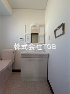 【洗面所】 | 三鷹市大沢5丁目一戸建-普通借家2年- | 2階洗面所