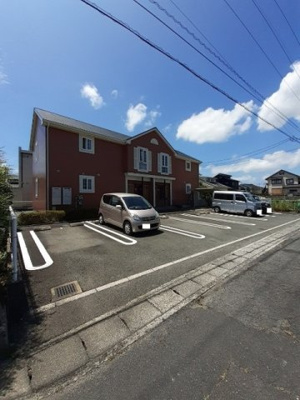 【駐車場】 | ソレアードヒルズ | 駐車場に車を止められます