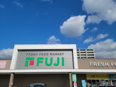 【周辺】 | ソレアードヒルズ | フジ新南陽店まで800m