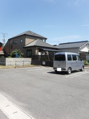 【駐車場】 | ブレイス | 駐車場に車を止められます