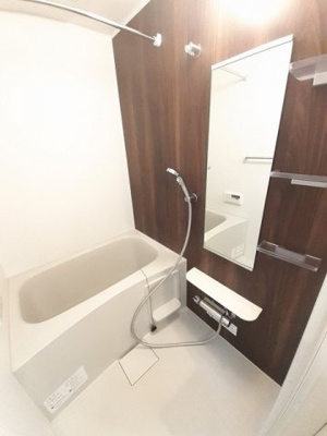 【浴室】 | エメ・フルール | ゆったり過ごせるお風呂です