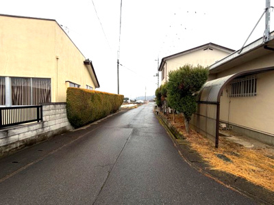 【前面道路含む現地写真】 | 安中市東上磯部　中古住宅