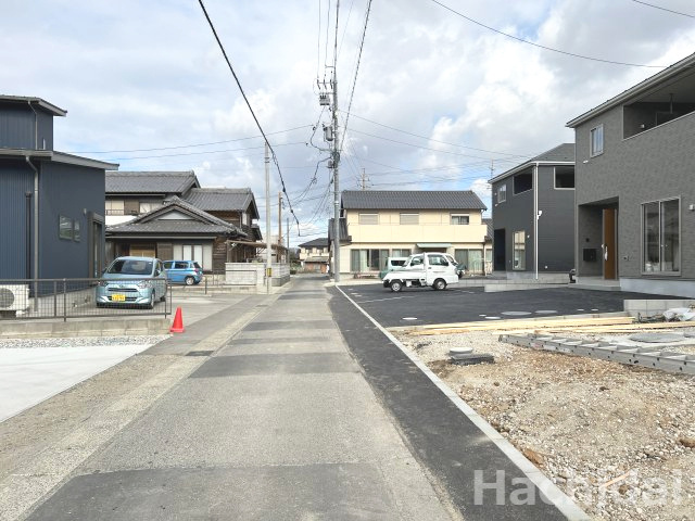 碧南市神有町第2　新築一戸建＜4号棟＞の前面道路含む現地写真