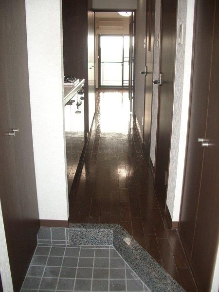 ルーブル都立家政の玄関