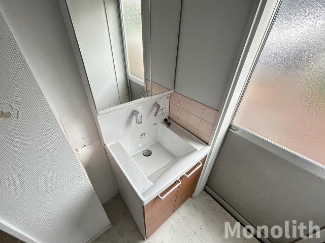 和泉市葛の葉町1丁目の独立洗面台