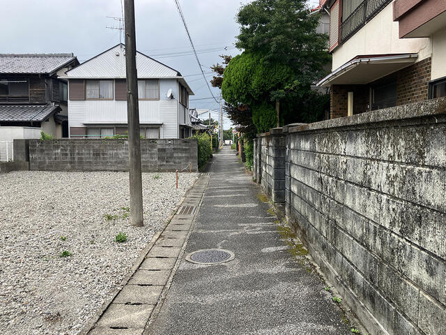 【庭】 | 新築住宅　香美市土佐山田町東本町2丁目⑬ | 前面道路