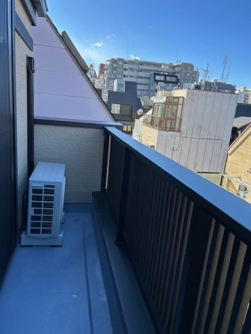 ３階もバルコニー付きです