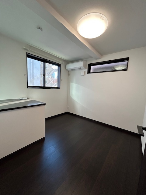 スタンダードな洋室です