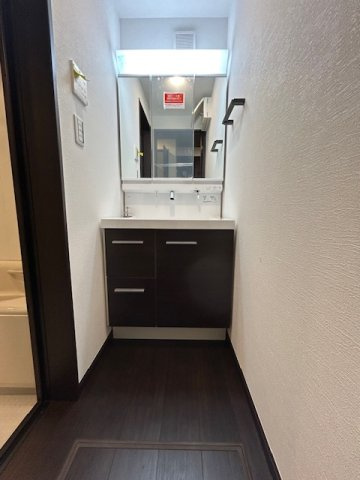 独立洗面台あり、毎朝おしゃれに忙しい女性の方におすすめです