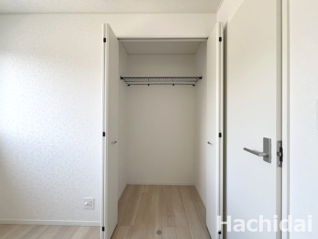 碧南市神有町第2　新築一戸建＜7号棟＞の収納|西側4.5帖洋室クローゼット