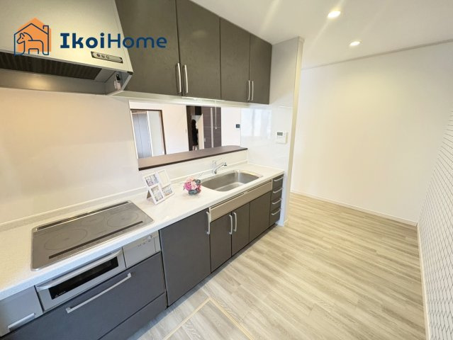 明石市二見町西二見　中古戸建のキッチン|【ホームページに現地動画掲載中】●年中無休：当日予約可●人気の対面式のキッチンで明るい！