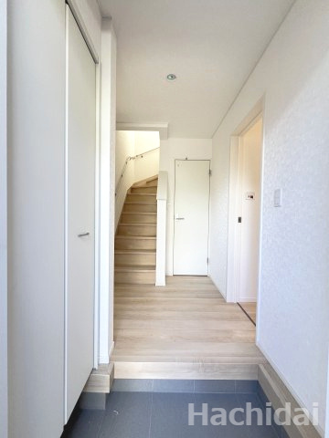 碧南市神有町第2　新築一戸建＜8号棟＞の前面道路含む現地写真